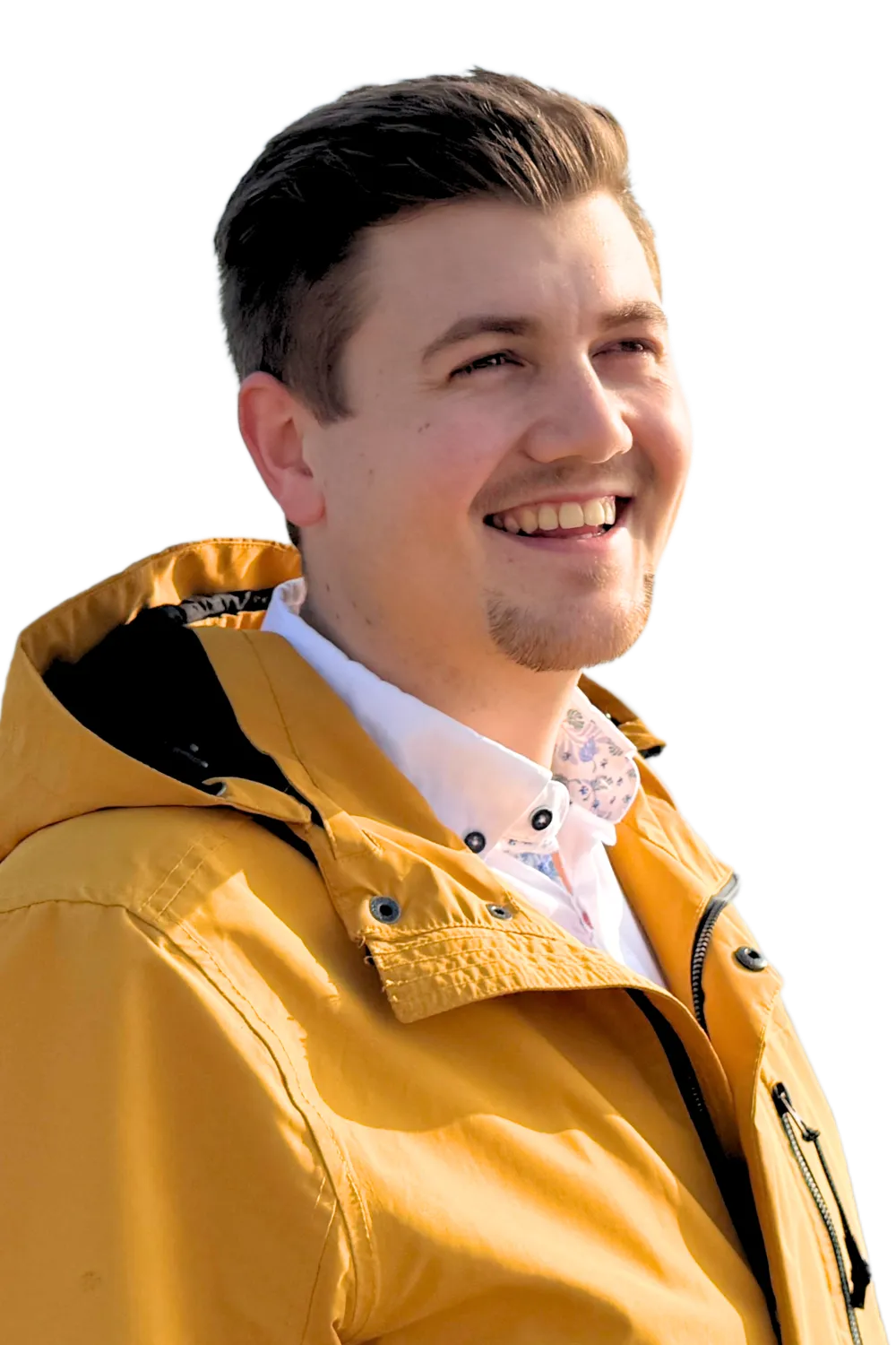 Marketing-Freelancer Justus Kornath in gelber Regenjacke